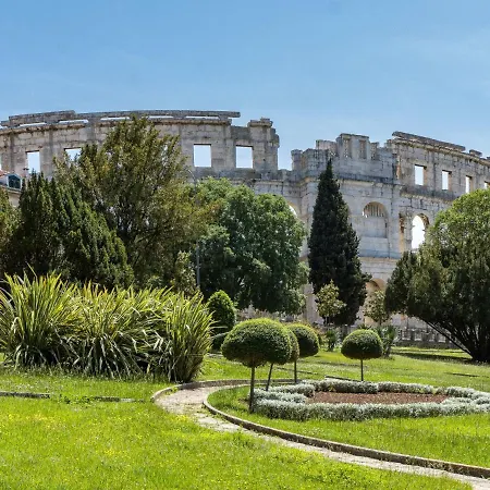 Jere-1 By Interhome Lejlighed Pula